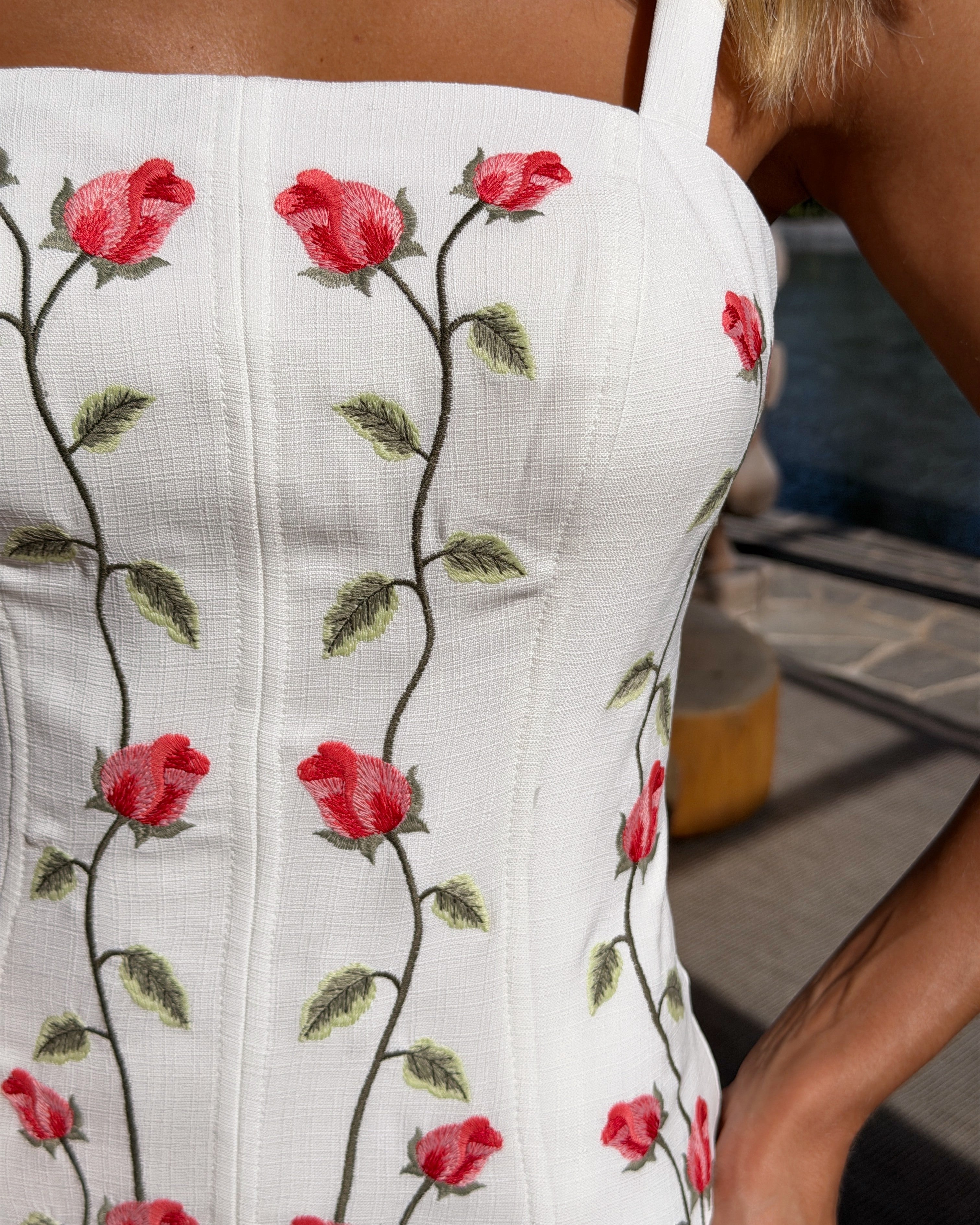 Vestido Midi Bordado Bella Di Rosa