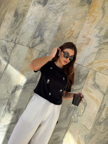 T-Shirt com Pedrarias Mayara Preta