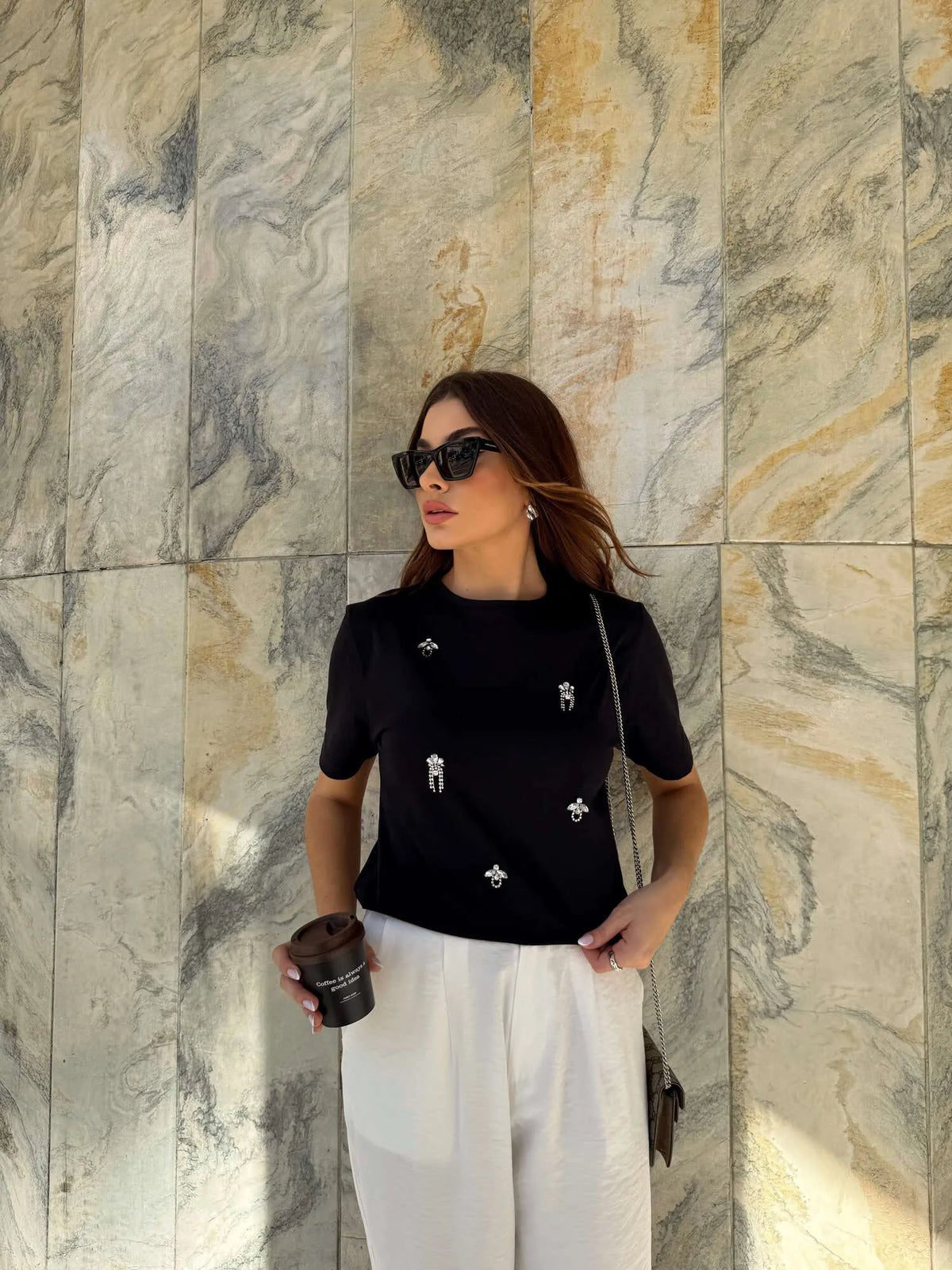 T-Shirt com Pedrarias Mayara Preta