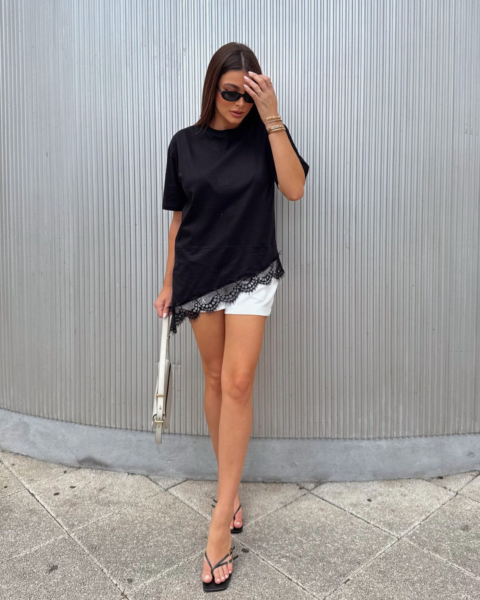 Blusa Assimétrica Amanda - Preta