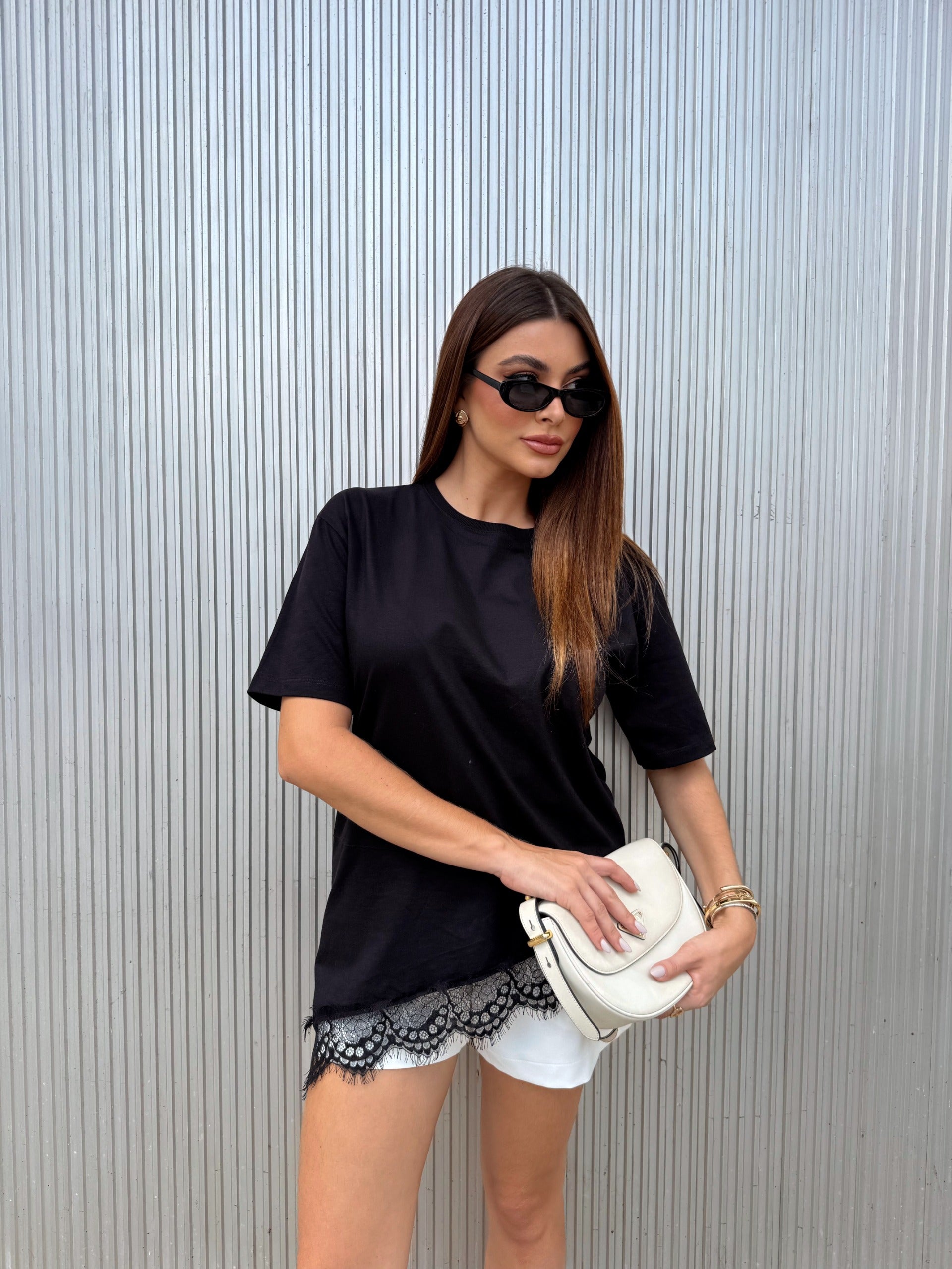 Blusa Assimétrica Amanda - Preta